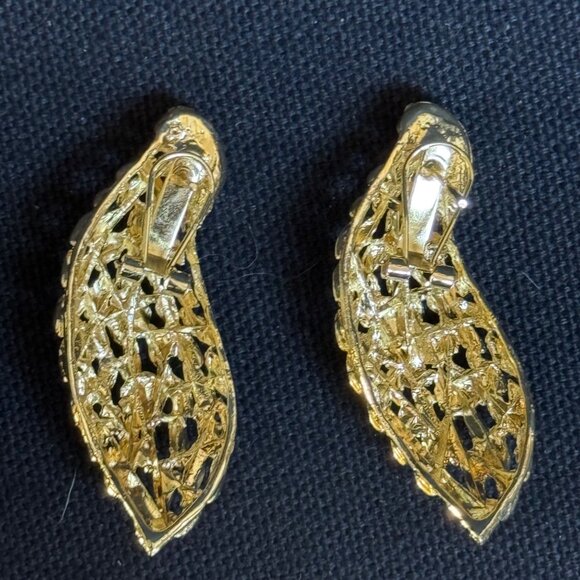 Gold Tone Angel Wing Pendant Earrings Set Intricate Design  Rhinestone Accents - Picture 10 of 13
